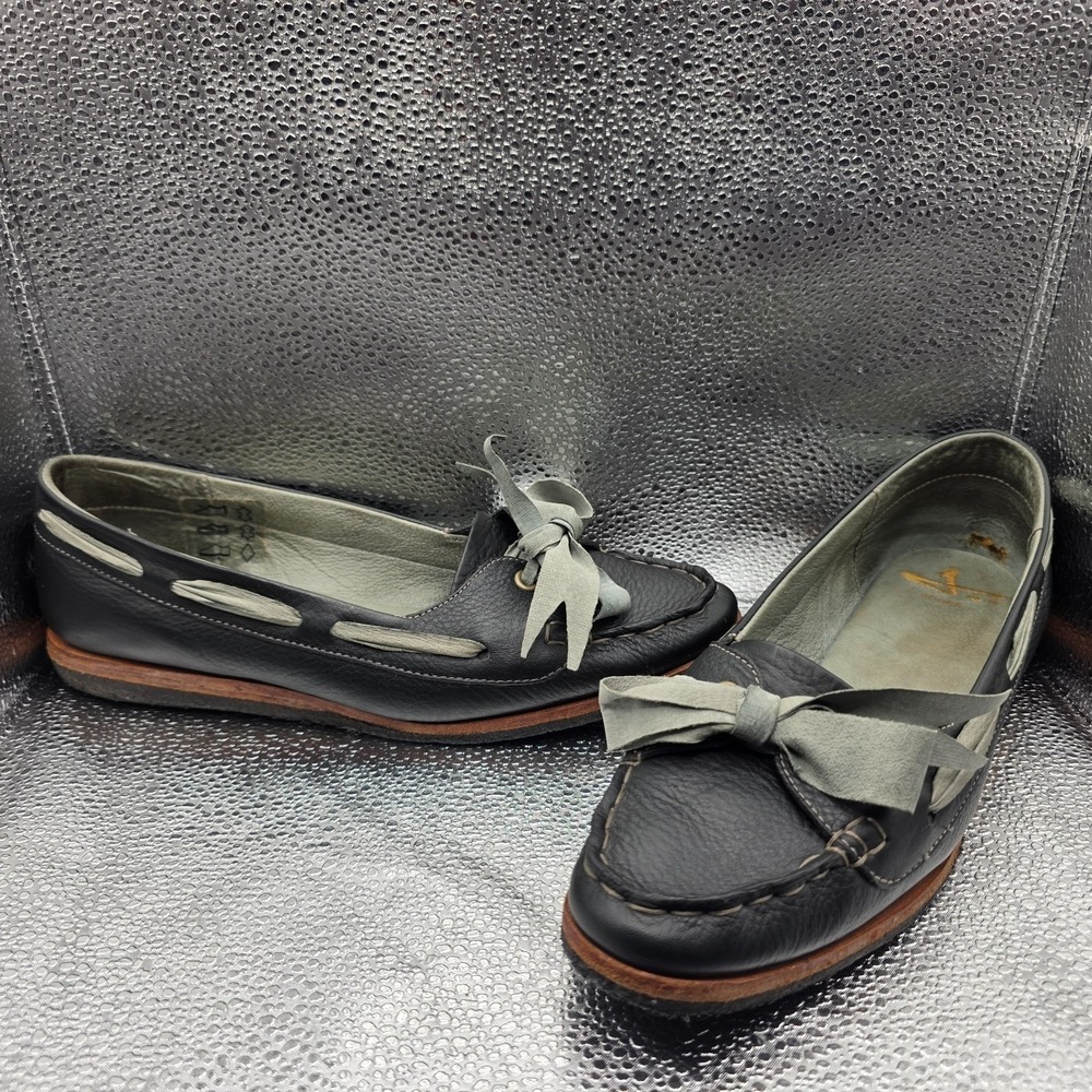 J Shoes Latitude Leather Boat Shoes Women's Size 9.5 Navy‎ - Blue Suede Laces